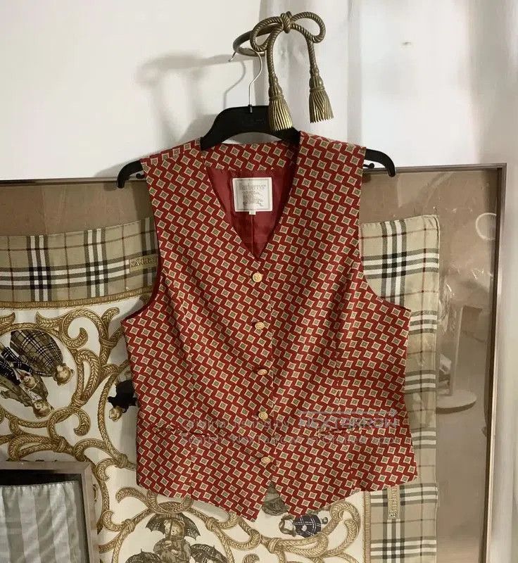 Burberry Women's Red Vest Cardigan in Polyester.