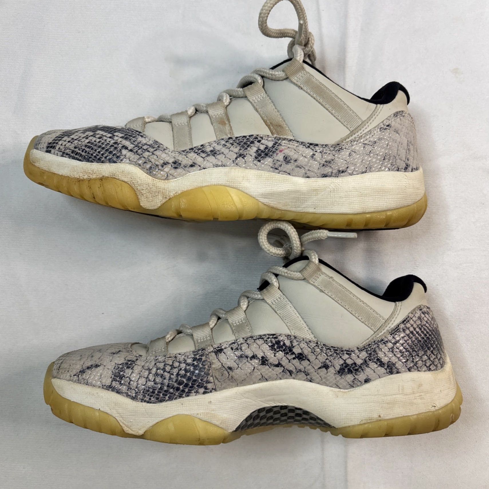 Jordan Brand Jordan Air Jordan 11 Low Sneaker Men 9 Light Bone Snakeskin CD6846-002 White/Snakeskin 2019 NO BOX Size US 8 / EU 41 - 3 Thumbnail