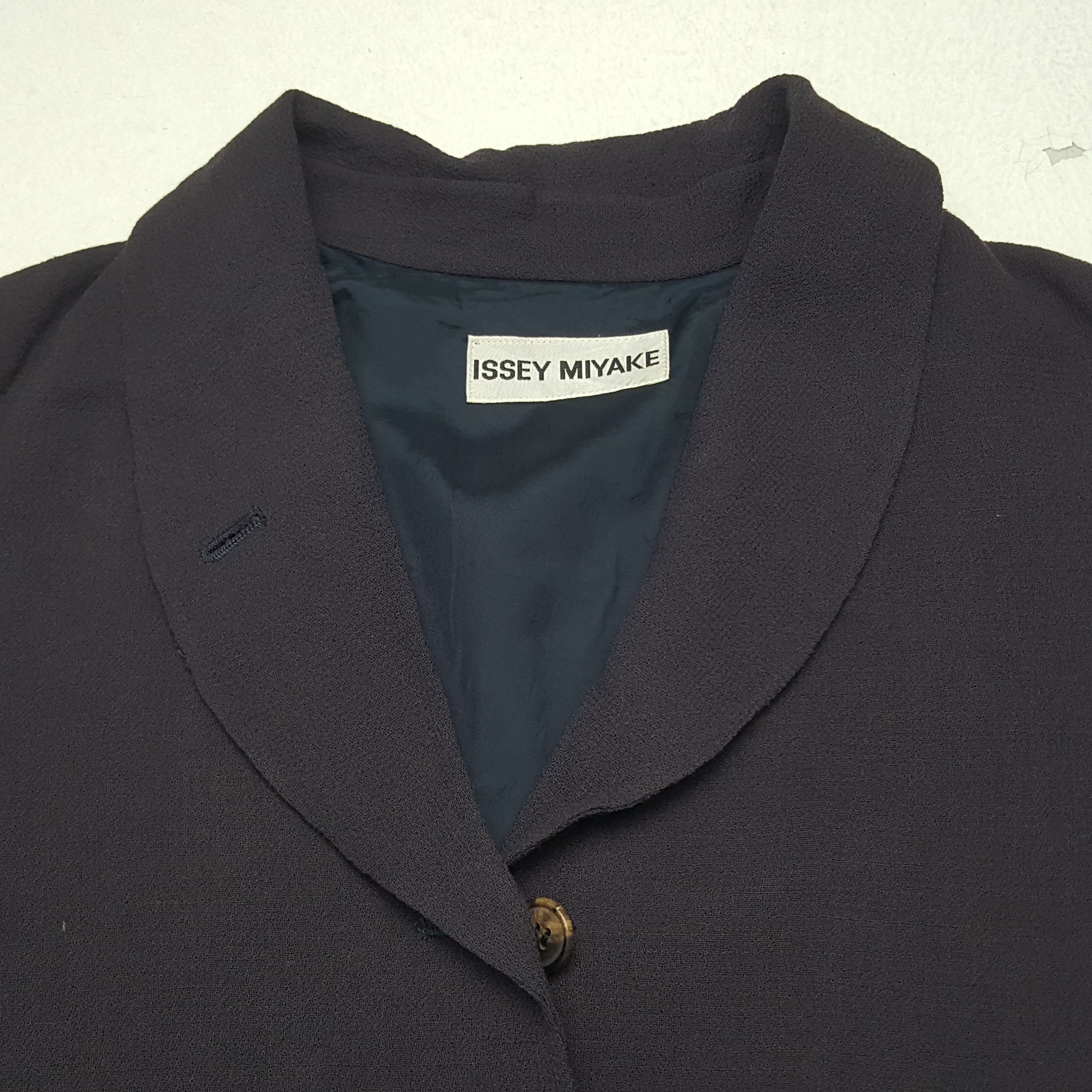 Issey Miyake × Japanese Brand × Vintage Vintage Issey Miyake Japanese Button Up Jacket Size L / US 10 / IT 46 - 3 Thumbnail