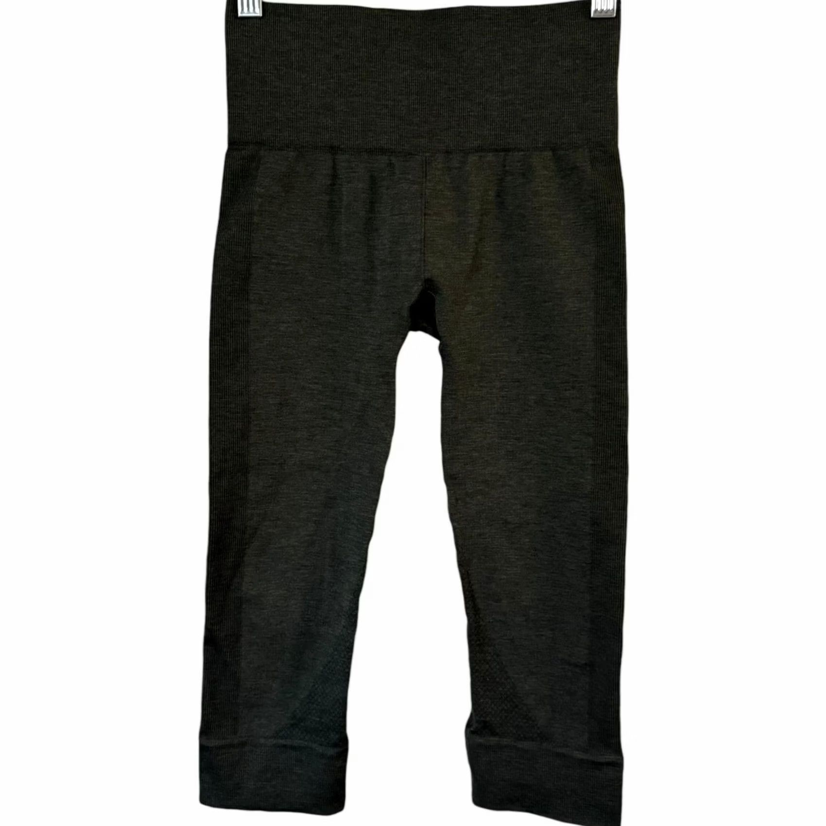 Lululemon Lululemon Seamlessly Street Crop Capri Legging Green Women's 2 Athletic Yoga Gym Size 26" / US 2 / IT 38 - 2 Thumbnail