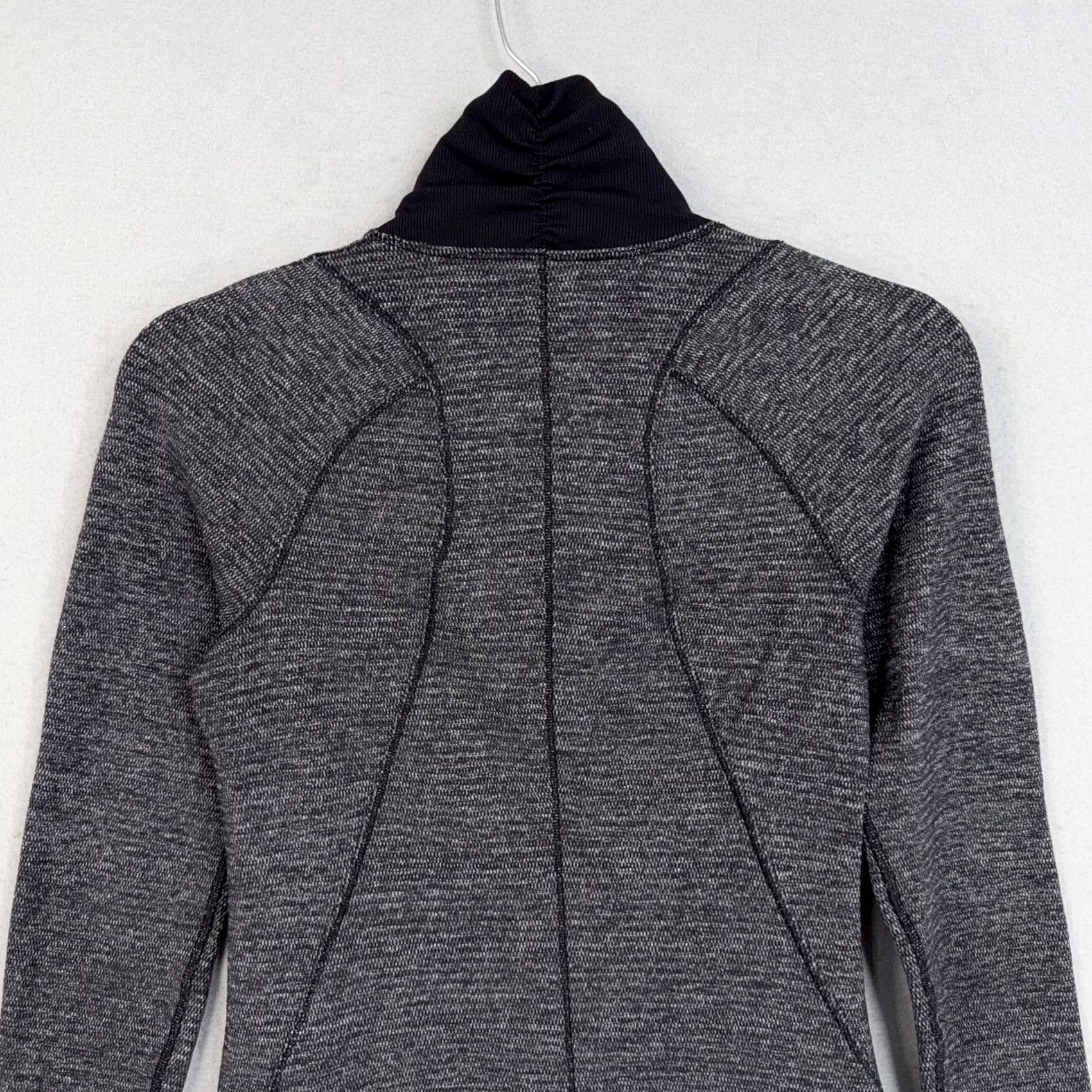 Lululemon Lululemon Pullover 4 Gray Black 1/2 Zip Funnel Neck Running Thumbholes Womens Size S / US 4 / IT 40 - 7 Thumbnail