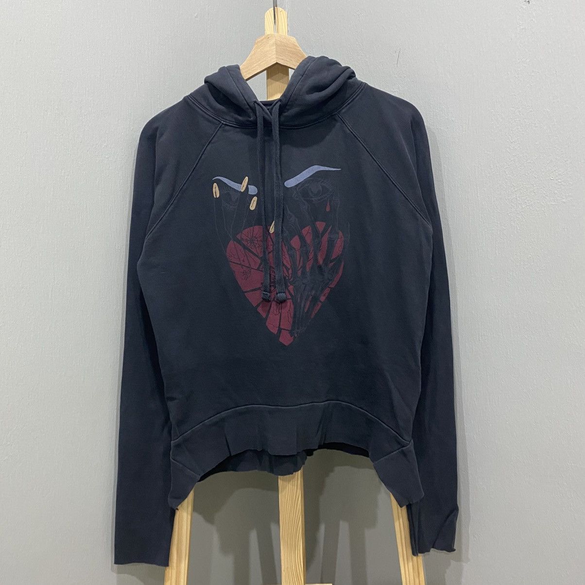Allsaints AllSaints Shy Ivy Cropped Heart Graphic Hoodie - Black Size US M / EU 48-50 / 2 - 1 Thumbnail