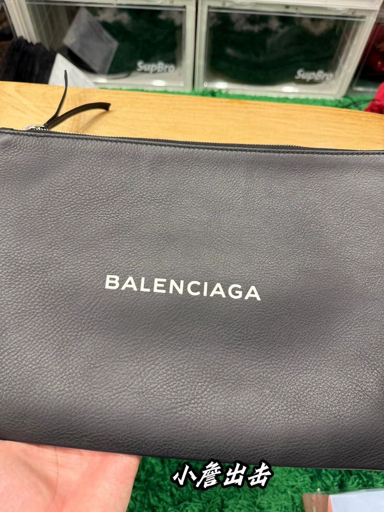 Balenciaga balenciaga Logo clutch bag 2504-Nextarrow Size ONE SIZE - 2 Thumbnail