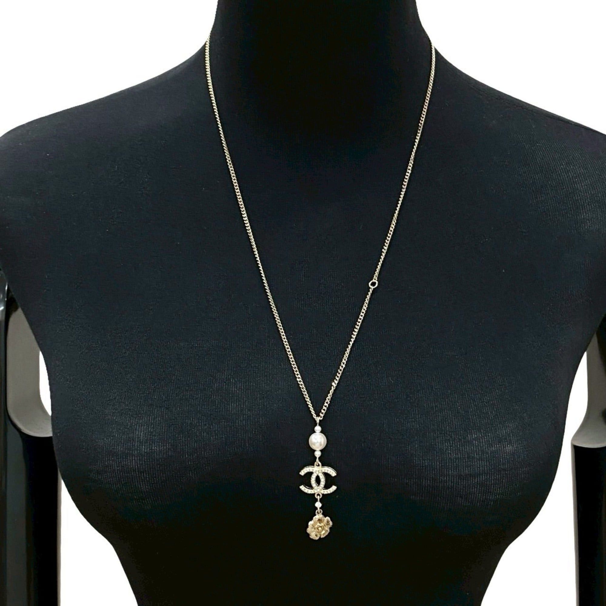 Chanel CHANEL Coco Mark Flower GP Fake Pearl Necklace Pendant Gold 22904 Size ONE SIZE - 1 Thumbnail