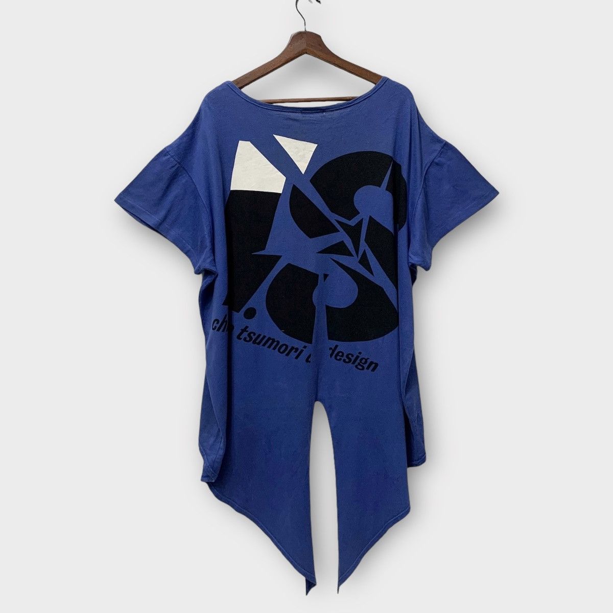 Issey Miyake 80s ISSEY MIYAKE PUNK GRAPHIC TSHIRT ASYMMETRIC BIG LOGO Size US XXL / EU 58 / 5 - 2 Thumbnail