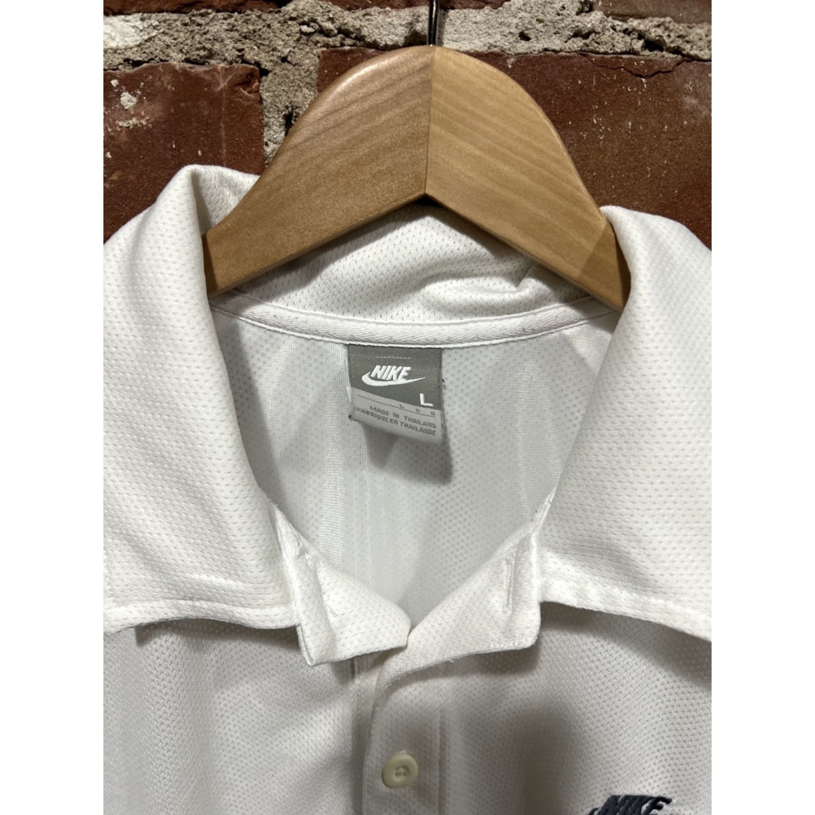 Nike VINTAGE Nike Mens White Polo Short Sleeve Collared Button 90s Center Swoosh Logo Size US L / EU 52-54 / 3 - 2 Thumbnail