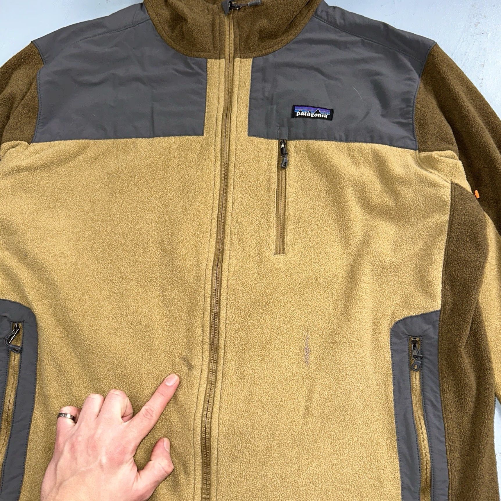 Patagonia Patagonia Jacket Men XL Tan Cedars Fleece Zip Chest Pocket Zipper Damaged Logo Embroidered Full Zip Pockets Outdoor Fall Winter Size US XL / EU 56 / 4 - 3 Thumbnail