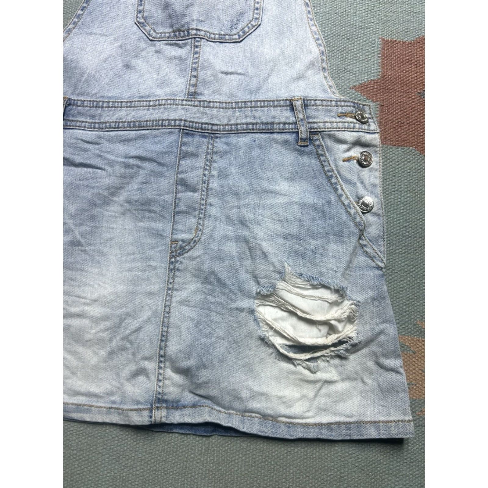 Forever 21 FOREVER 21 denim shortalls overalls skirt distressed dress jumper women’s M blue denim skirt one-piece Size M / US 6-8 / IT 42-44 - 2 Thumbnail