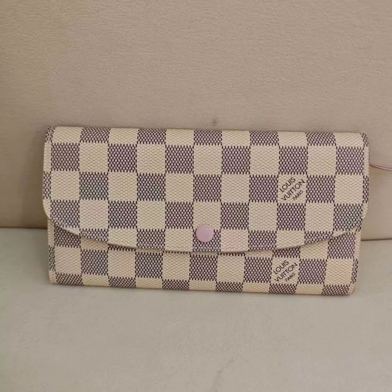 Louis Vuitton Louis Vuitton White Checker Long Wallet Size ONE SIZE - 1 Thumbnail