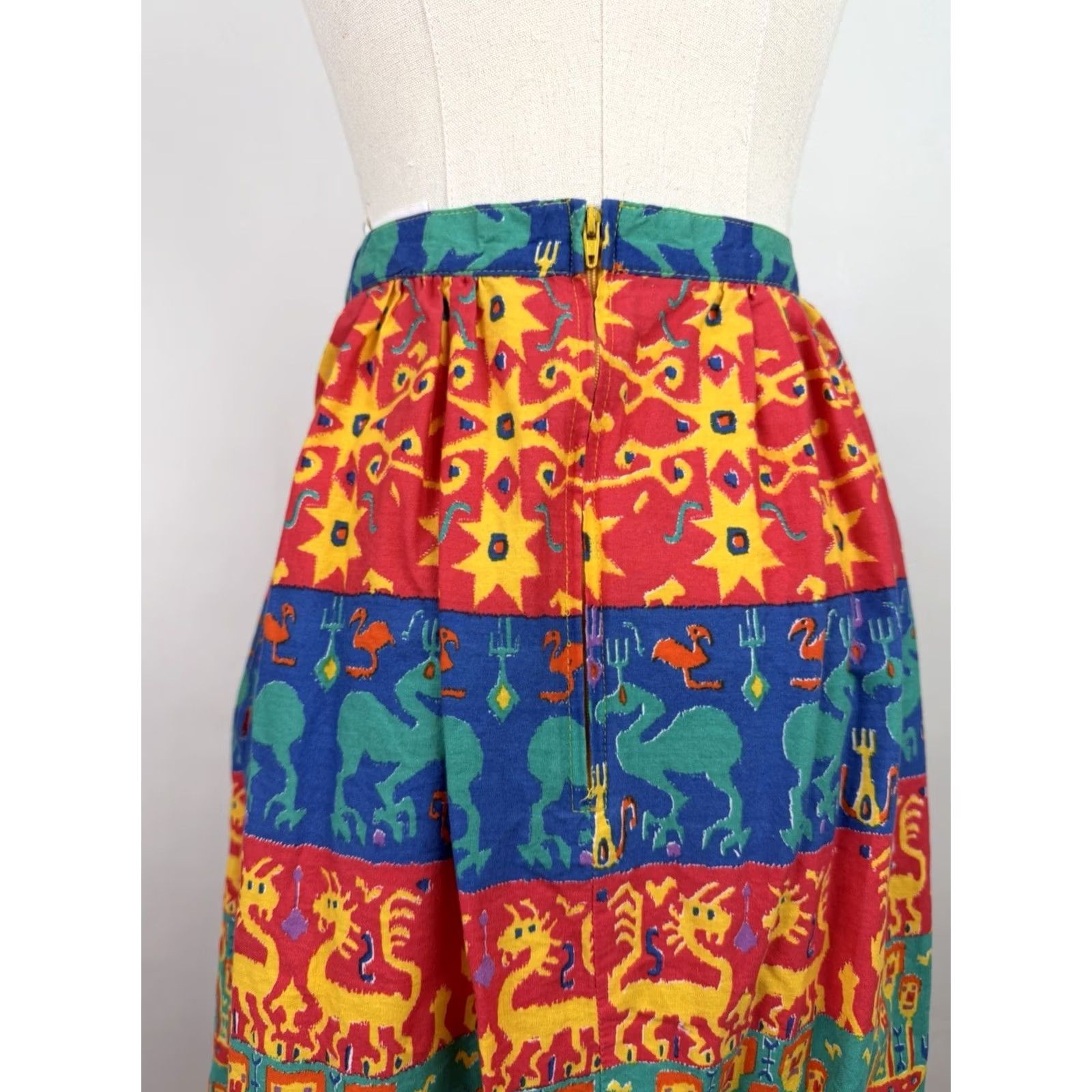Vintage VINTAGE Claude Skirt Maxi Womens S Red Geometric Pleated 80s Art Southwestern Retro Long Hip Pockets Back Zip"} Size 28" / US 6 / IT 42 - 7 Thumbnail