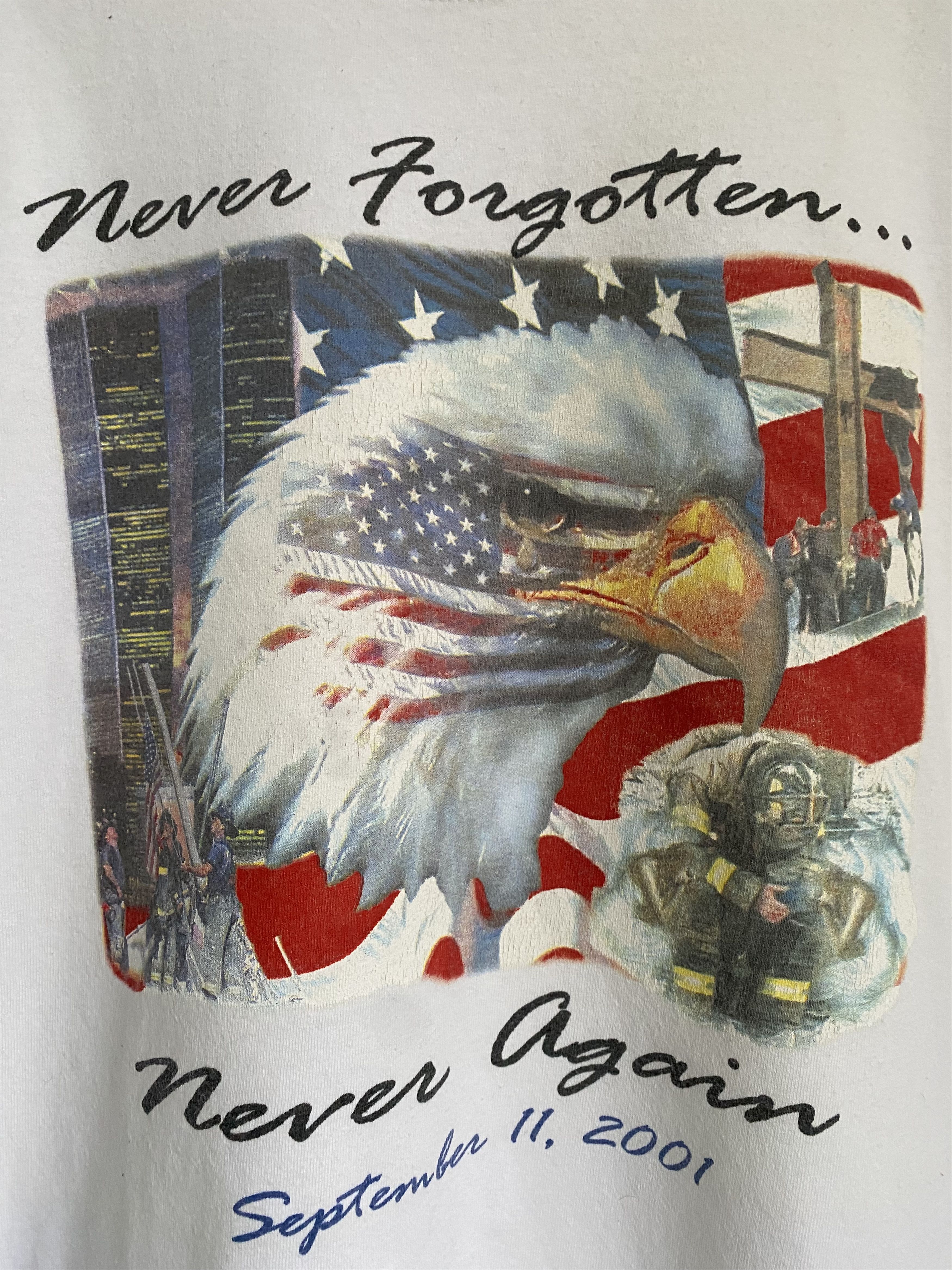Gildan × Vintage Vintage 2000s 9 /11 attack Never Forgotten memorial tee Size US L / EU 52-54 / 3 - 2 Thumbnail