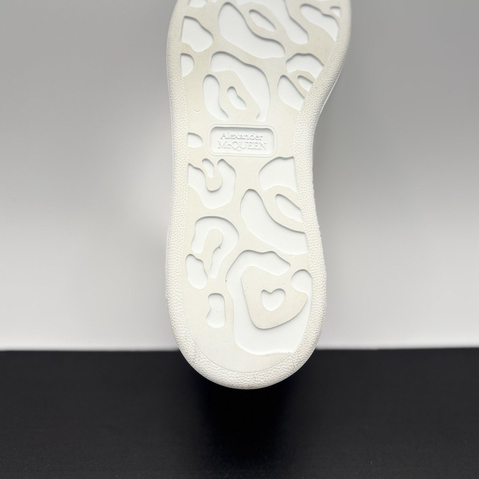 Alexander McQueen Alexander McQueen Oversized ' White Ultramarine' | GREAT! Size US 8 / IT 38 - 9 Thumbnail