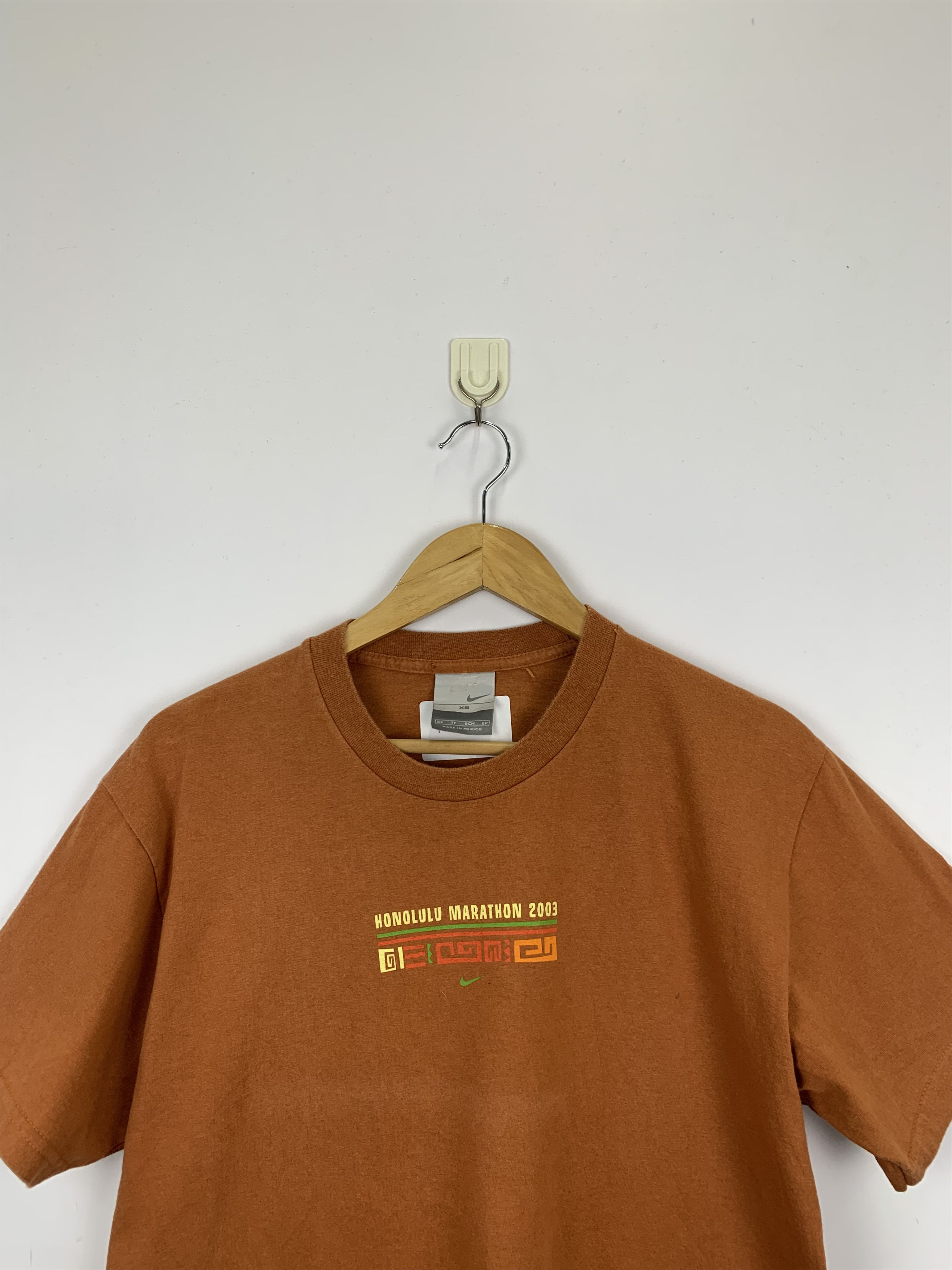 Nike × Vintage Vintage 2003 Nike Honolulu Marathon Tees TA0024 Size US XS / EU 42 / 0 - 4 Thumbnail