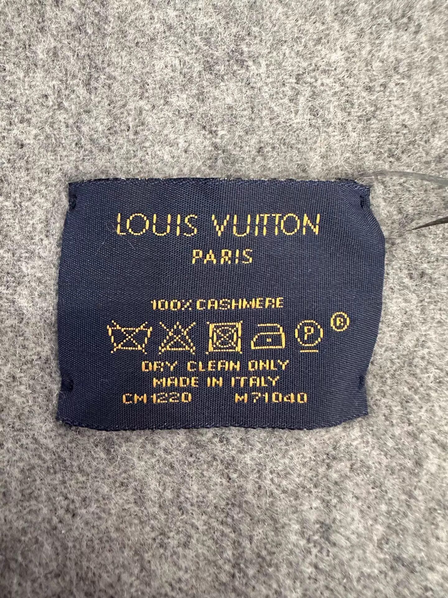 Louis Vuitton LV Reykjavik Monogram Scarf Black & Gray Cashmere Size ONE SIZE - 8 Thumbnail