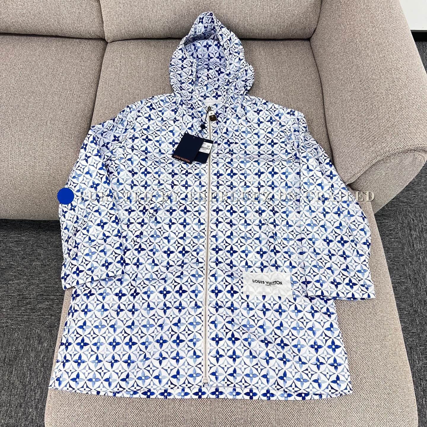 Louis Vuitton Louis Vuitton Logo Print Mid-Length Hooded Jacket Size S / US 4 / IT 40 - 1 Thumbnail