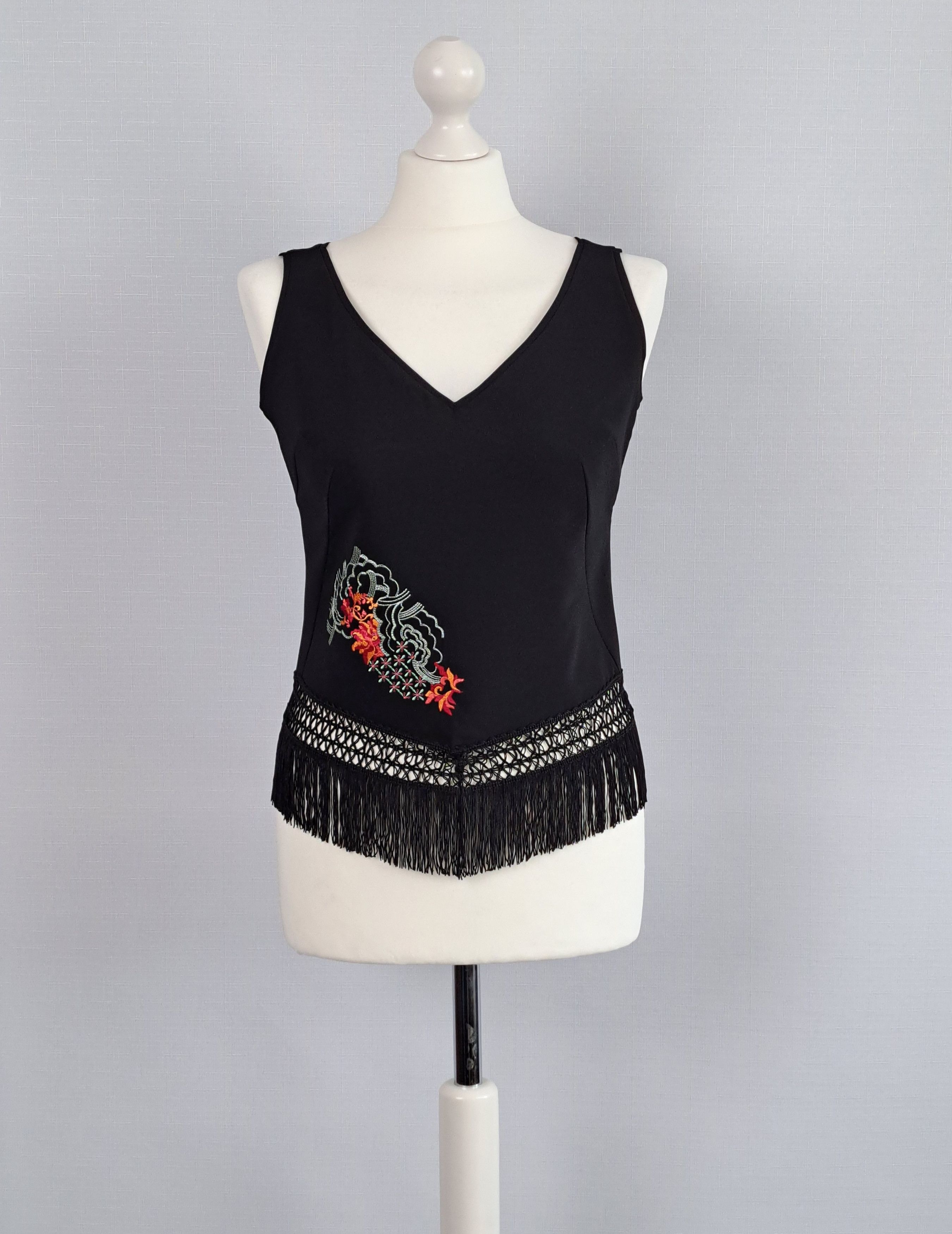 Kenzo × Vintage Kenzo Jungle sleeveless embroidered and fringed top. Size XS / US 0-2 / IT 36-38 - 1 Thumbnail