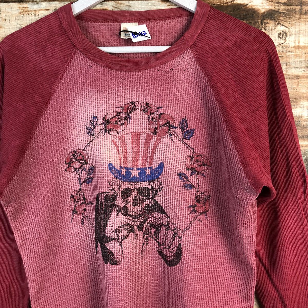 Vintage Cheswick skull vintage Red Long Sleeve T-Shirt #A2462 Size US S / EU 44-46 / 1 - 5 Thumbnail