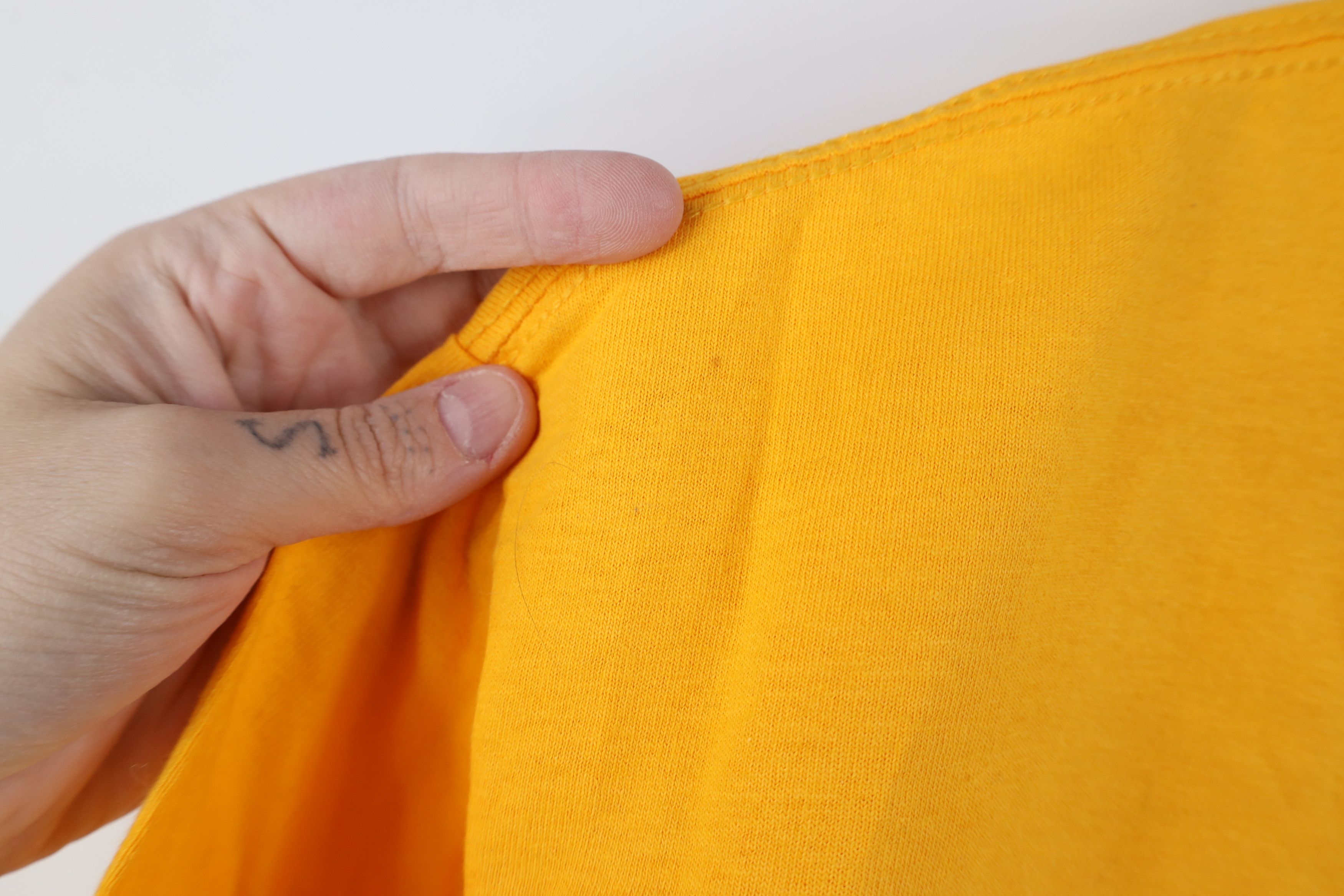 Vintage Y2K 2016 Cavaliers Basketball NBA Champions T-Shirt Yellow Size US XL / EU 56 / 4 - 9 Thumbnail