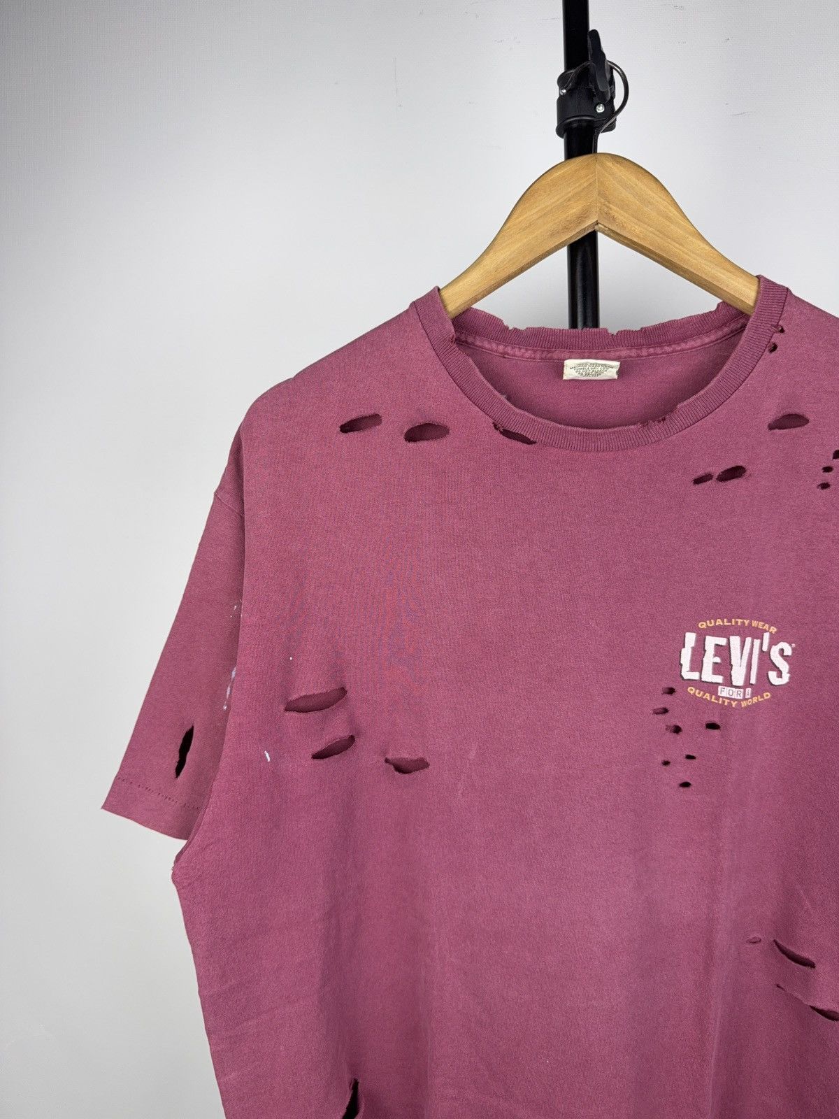 Levi's Vintage Clothing Vintage 90s Retro Levi’s Distressed Faded Tee shirt Size US L / EU 52-54 / 3 - 3 Thumbnail