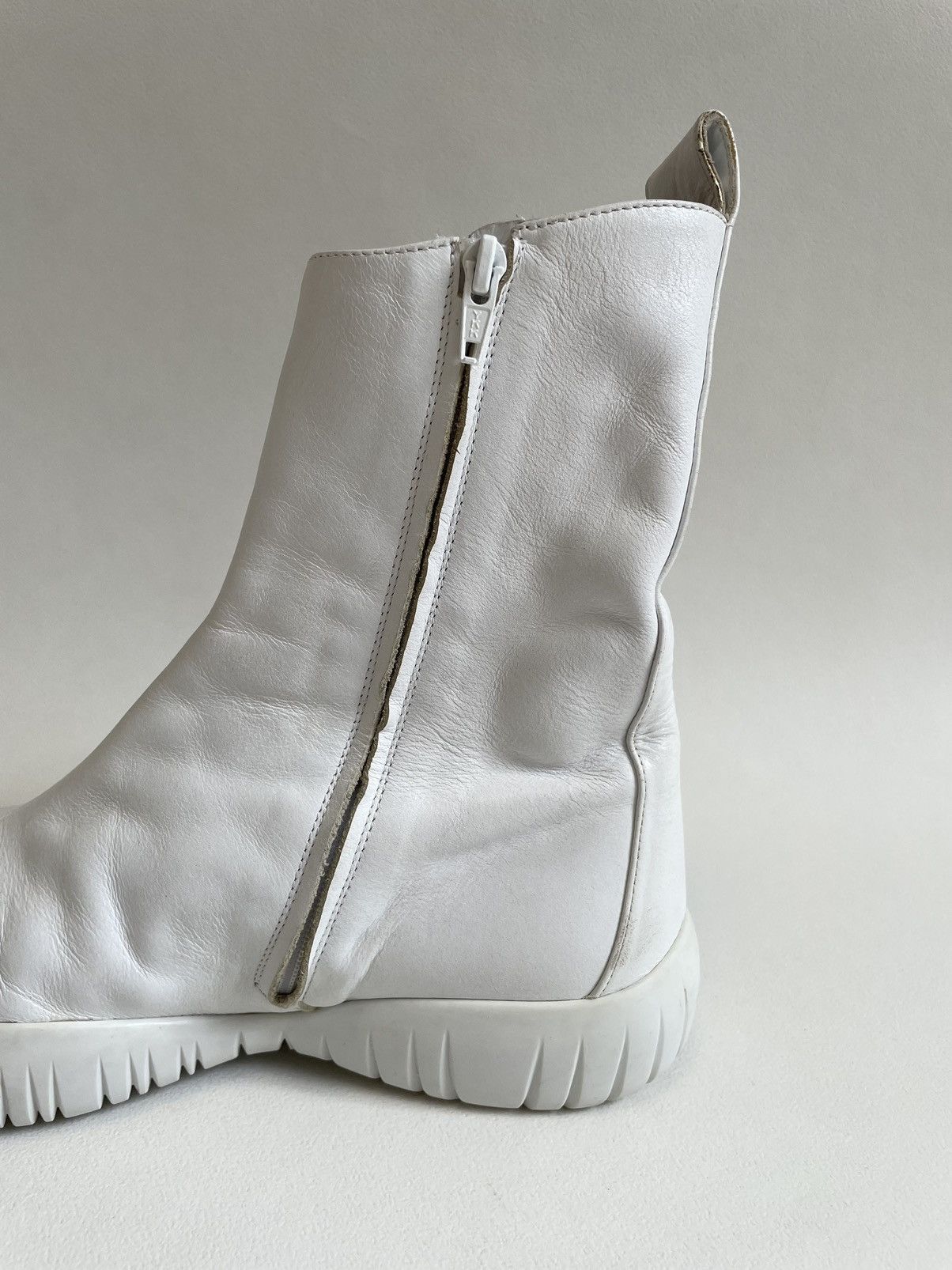 Maison Margiela White Leather Scuba Tabi Boots / Sneakers Size US 7 / IT 37 - 10 Thumbnail