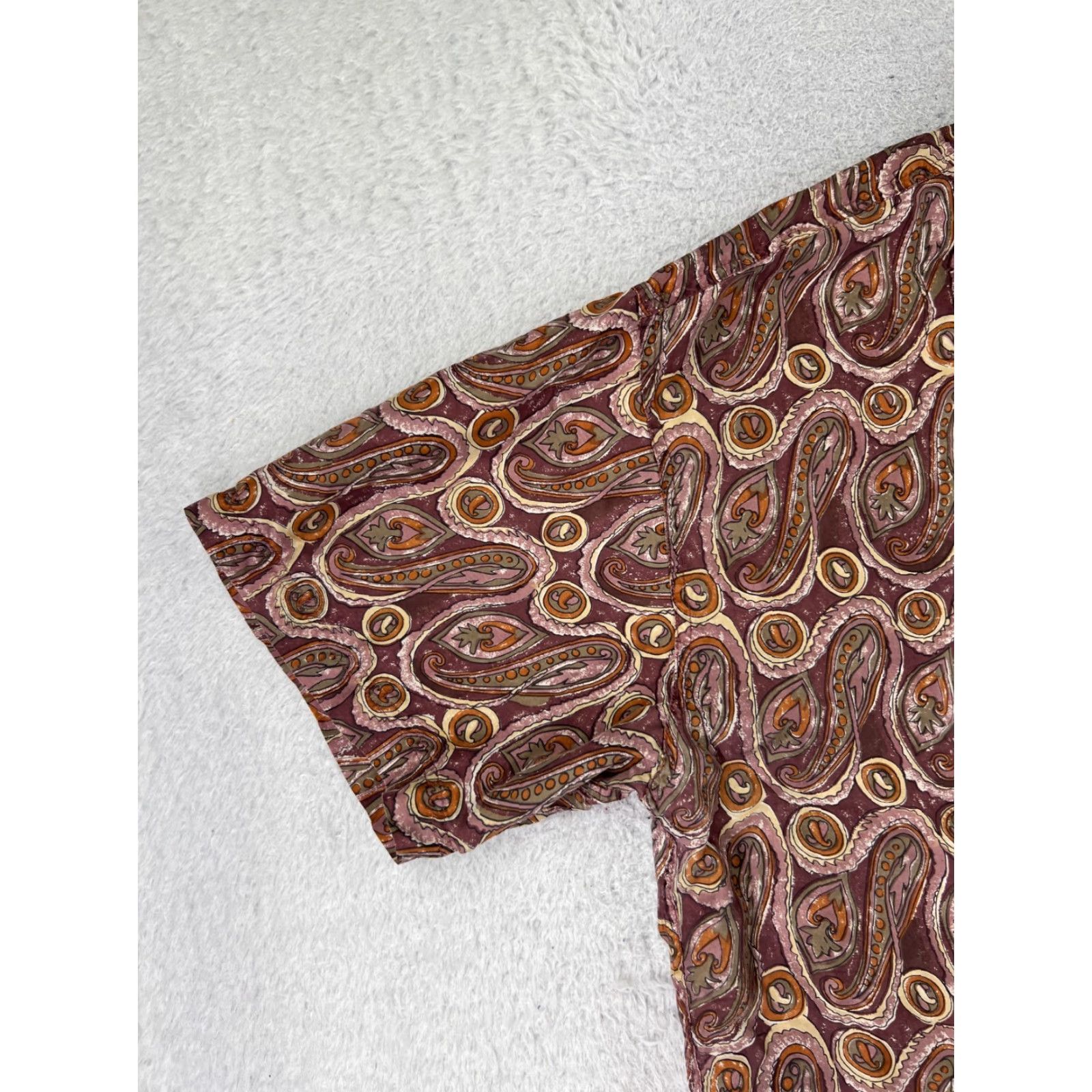 Vintage VINTAGE Cambridge Classics Shirt Men L Red Silk Paisley Button-Up All Seasons Short Sleeve Beach Hawaiian Vacation 40 in Chest Mens Size US L / EU 52-54 / 3 - 3 Thumbnail