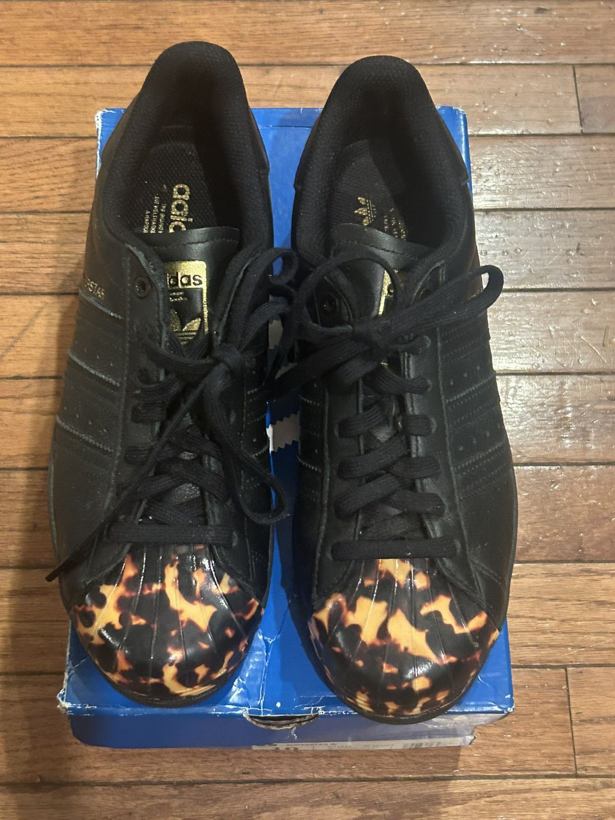 ADIDAS SUPERSTAR LOW LEATHER SNEAKER