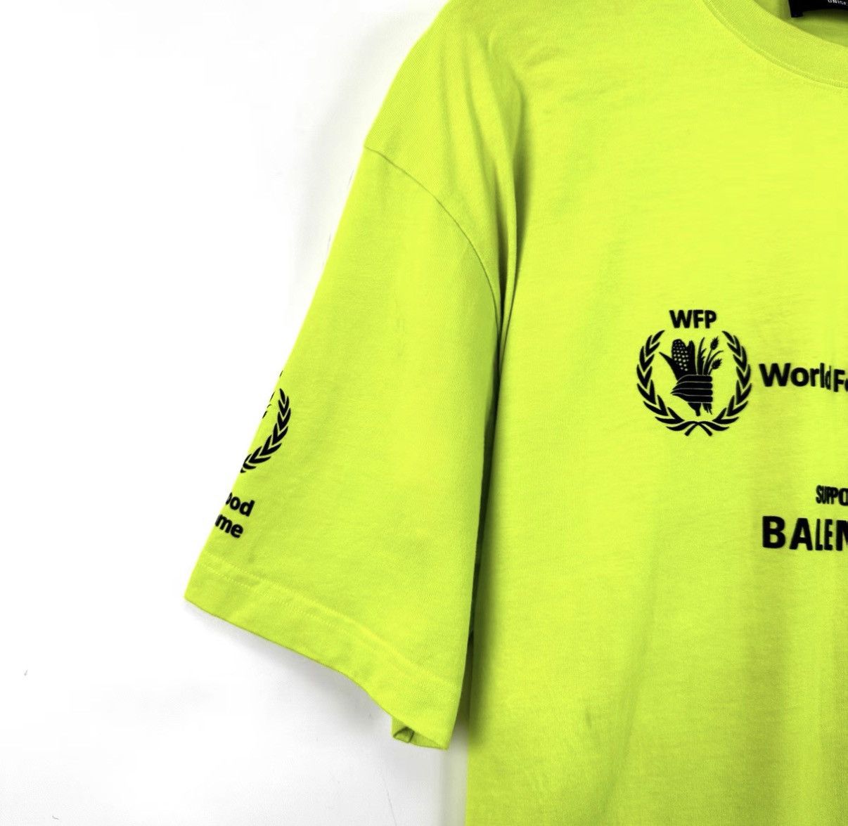 Balenciaga Balenciaga x WFP / Neon Green Short Sleeve T-Shirt K12 Size US M / EU 48-50 / 2 - 5 Thumbnail