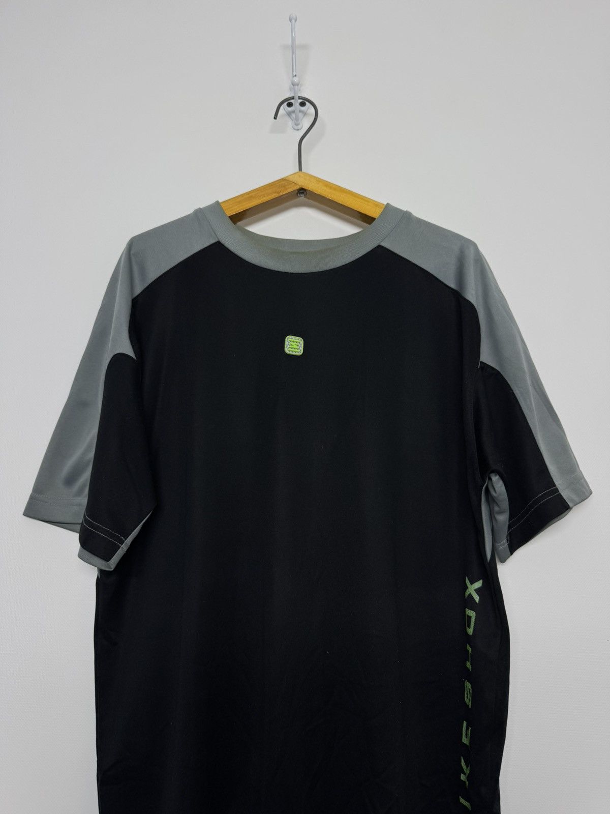 Nike Vintage Y2k Nike Shox Big Logo Swoosh T-Shirt Size US S / EU 44-46 / 1 - 2 Thumbnail