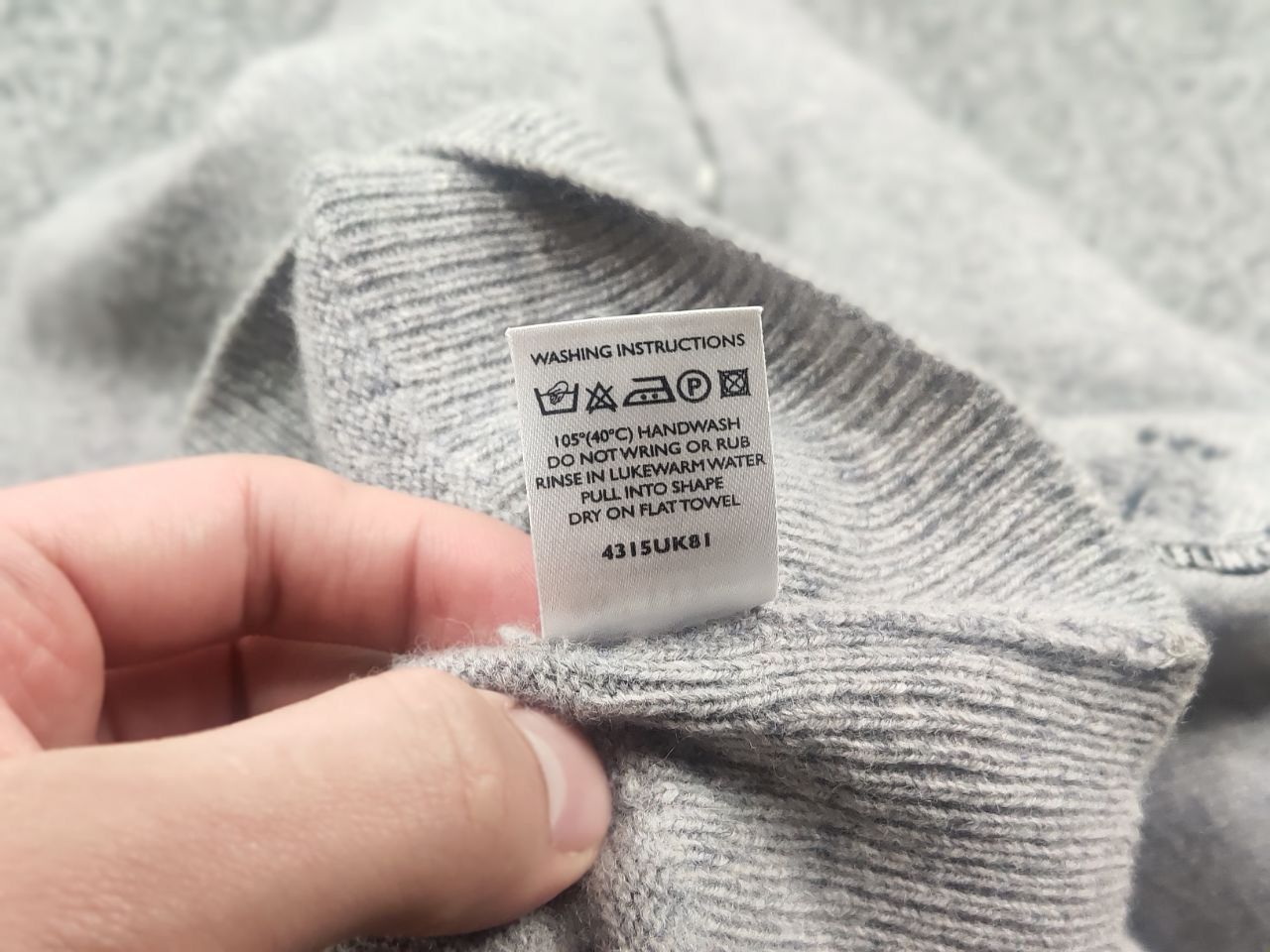 Johnstons Of Elgin Johnstons of elgin Design Pure Wool Gray zip Jumper Sweater Size US M / EU 48-50 / 2 - 17 Thumbnail