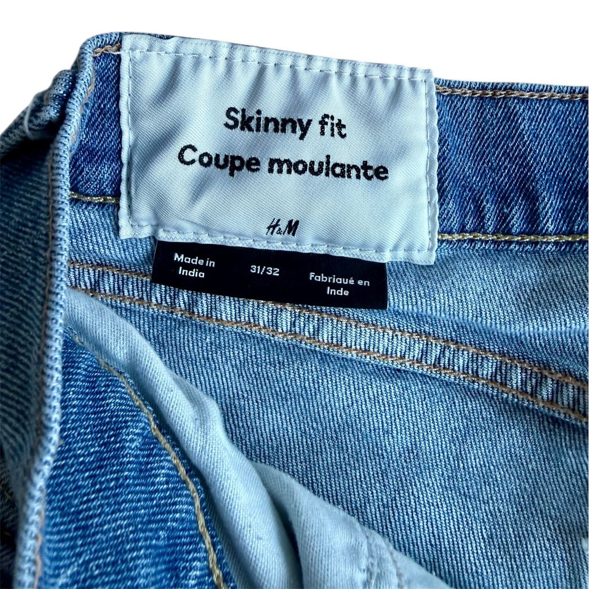 H&M H&M Men’s Light washed Ripped Jeans, Skinny Fit - Size 31/32 Size US 31 - 3 Thumbnail