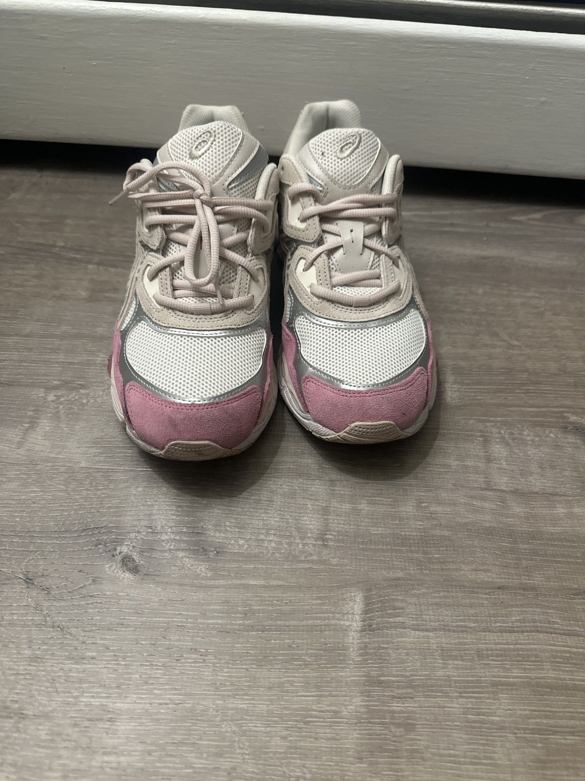 Asics Creme and pink asics Size US 11 / EU 44 - 3 Thumbnail