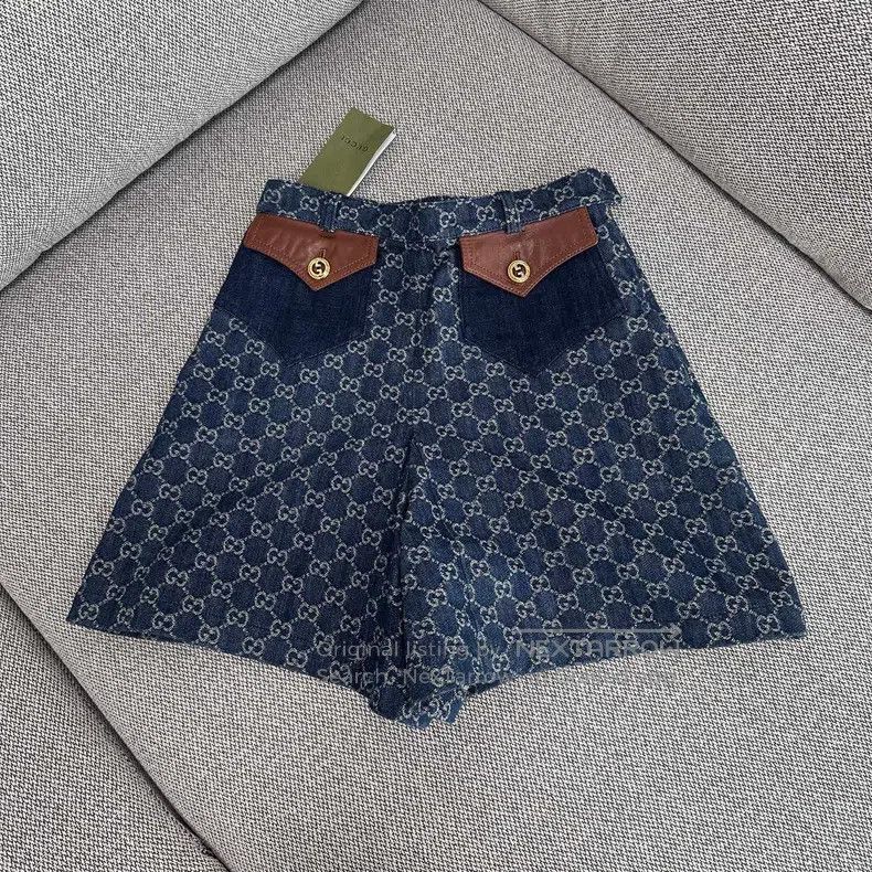 Gucci Gucci Washed logo full print casual denim shorts Size 25" / US 0 / IT 36 - 1 Thumbnail