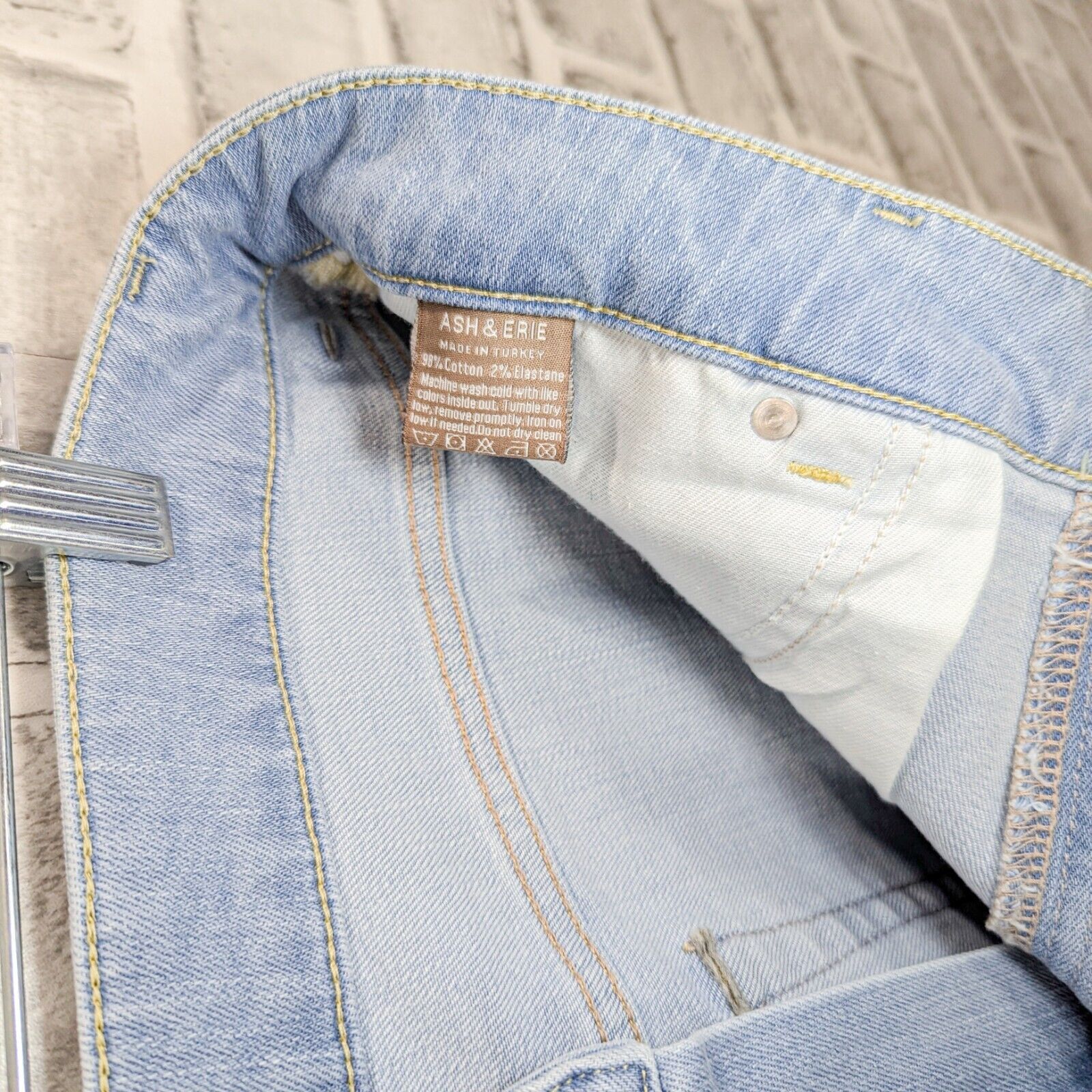 Designer ASH & ERIE Men's Midtown Denim Jeans in Light Wash blue Size US 33 - 6 Thumbnail