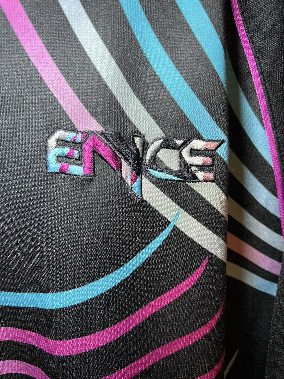 Enyce Vintage Enyce 2000s multi colour zebra aop tracksuit top Size US L / EU 52-54 / 3 - 10 Thumbnail