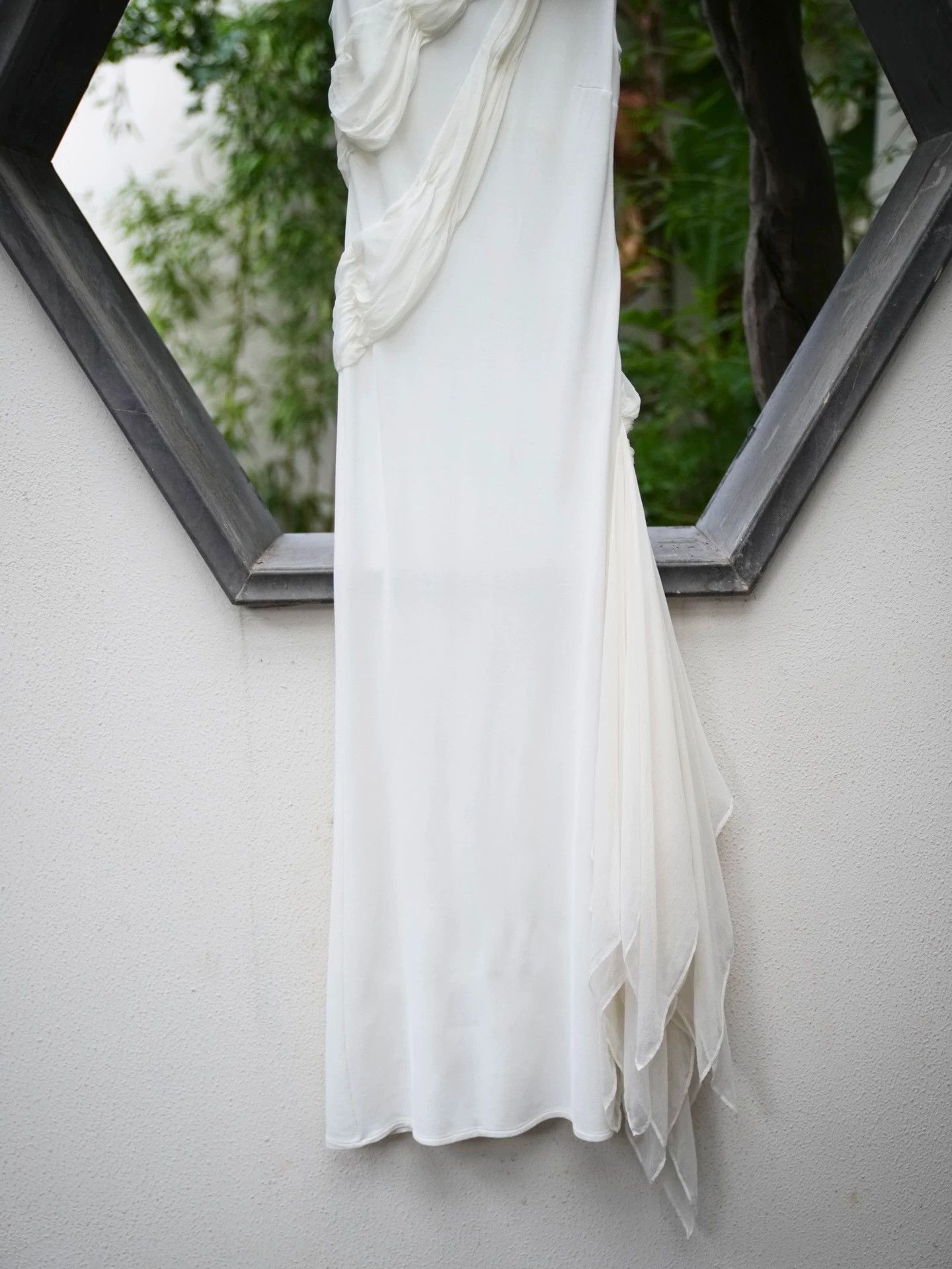 Moschino Moschino Couture White Silk Brooch Dress w/ Flowers & Ribbon Size M / US 6-8 / IT 42-44 - 5 Thumbnail