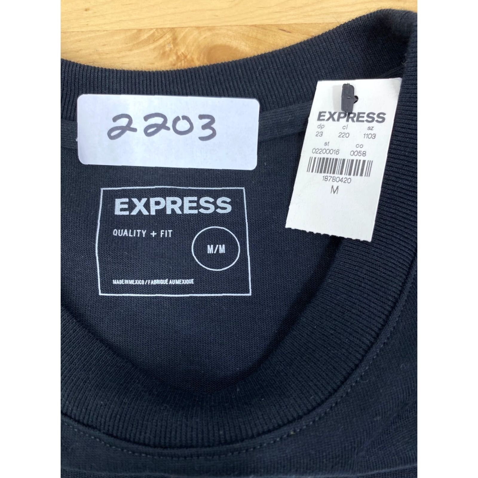 Express NWT Express Los Angeles Lakers T Shirt Black M Mens Body: T-Shirt, Short Sleeve, Regular, Graphic, NBA, Logo, 2203 Size US M / EU 48-50 / 2 - 4 Thumbnail