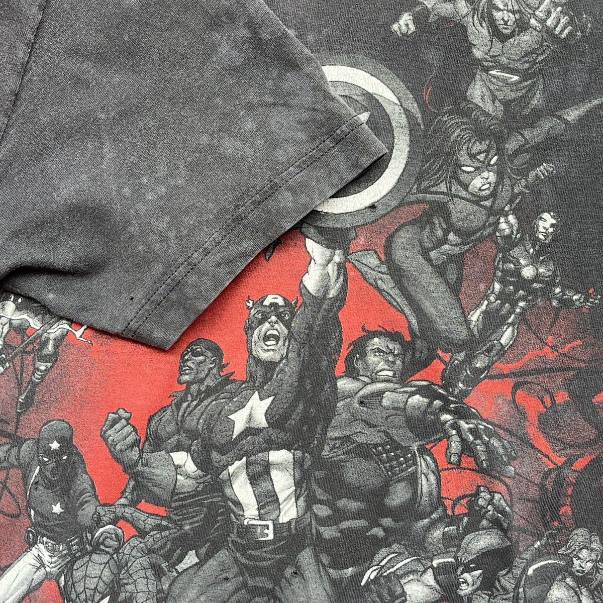 Mad Engine VINTAGE Y2K DISTRESSED FADED THE AVENGERS MARVEL TSHIRT Size US M / EU 48-50 / 2 - 19 Thumbnail