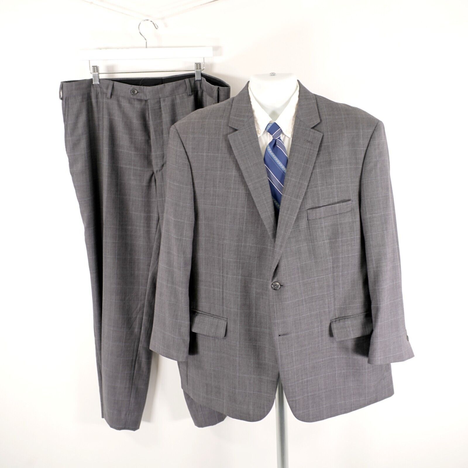 Jos. A. Bank Jos A Bank Signature Tailored Fit Wool 2 Button 2 Piece Suit Size 44R - 1 Thumbnail