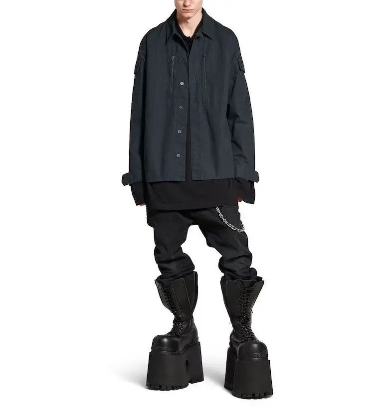 Balenciaga o1srvl11e0426 Military Shirt in Dark Grey Size US M / EU 48-50 / 2 - 3 Thumbnail