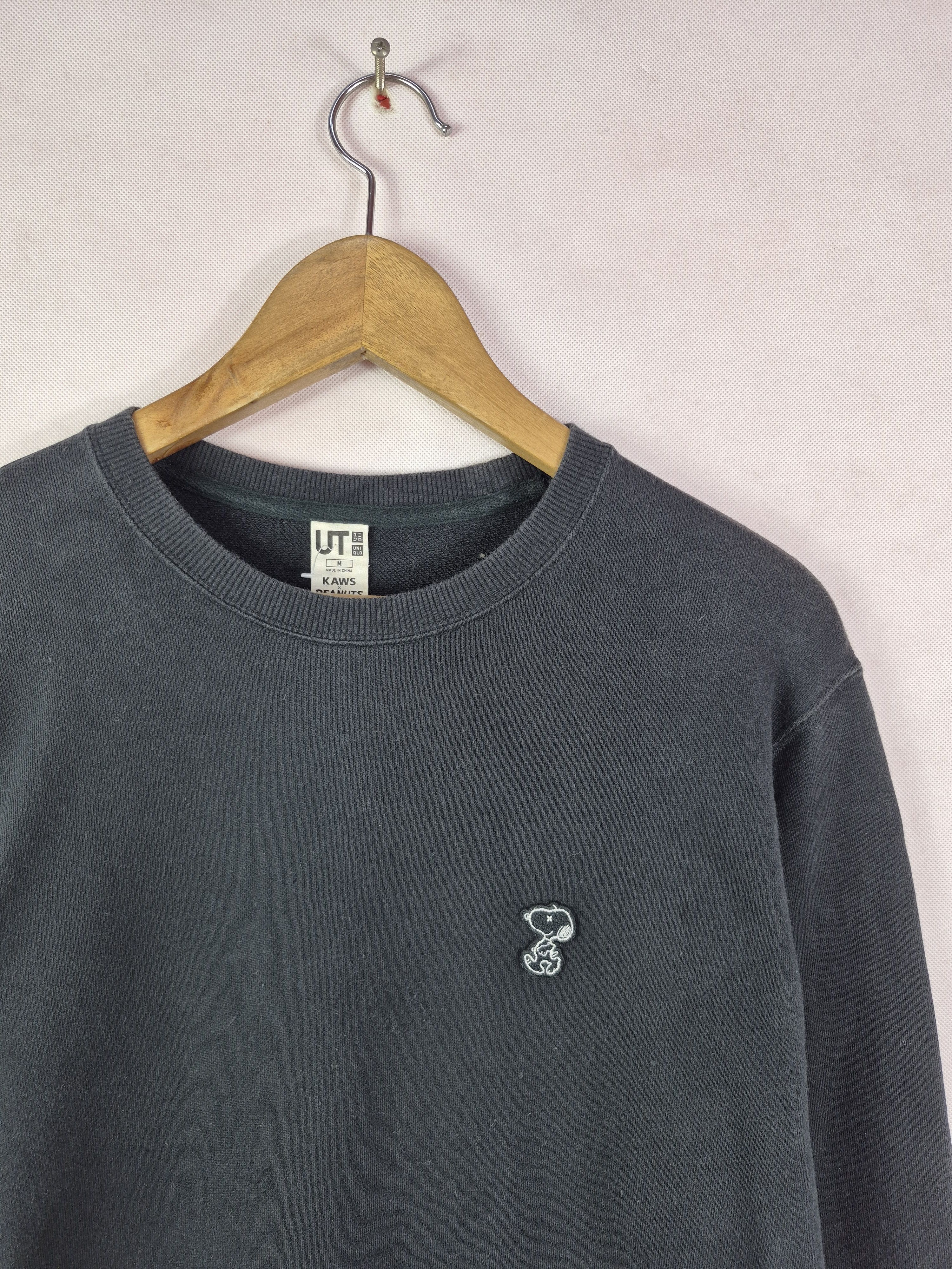 Kaws × Uniqlo 🔥 Peanuts x Kaws x Uniqlo Snoopy Sweatshirt Size US M / EU 48-50 / 2 - 2 Thumbnail