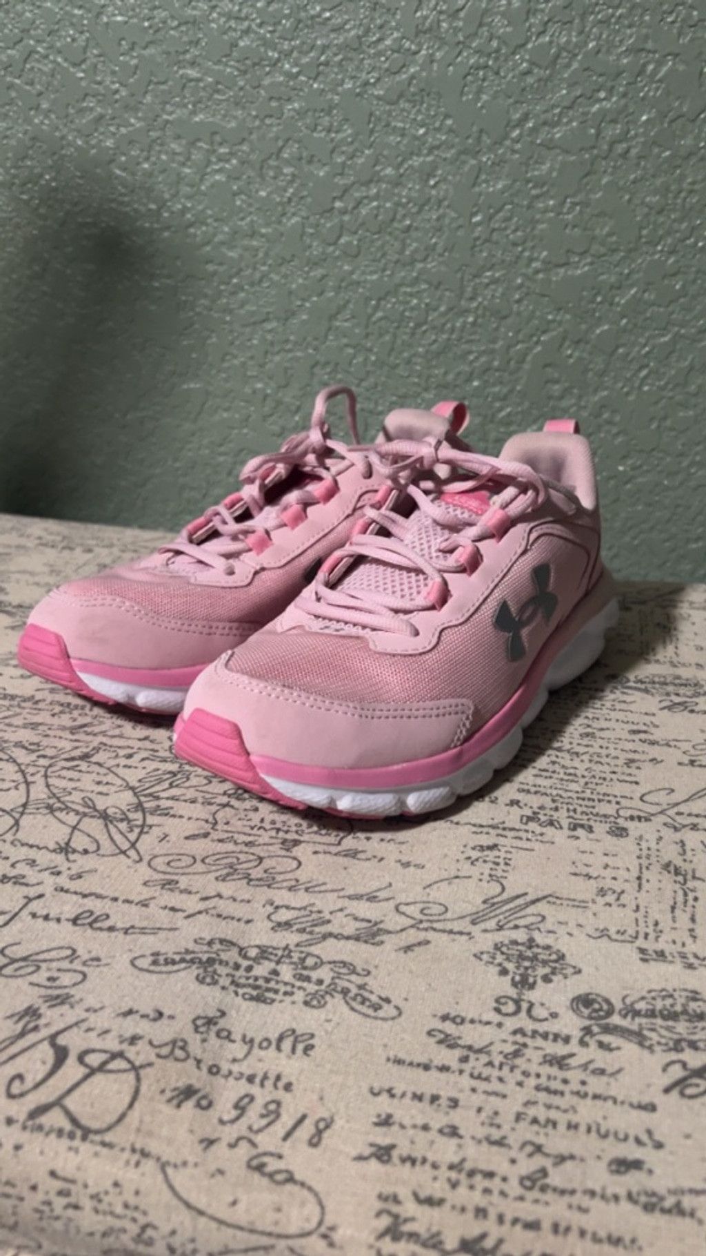 Under Armour Girls Under Armour Pink & White Sneakers Size 6 (Big Girl) Size US 6 / IT 36 - 2 Thumbnail