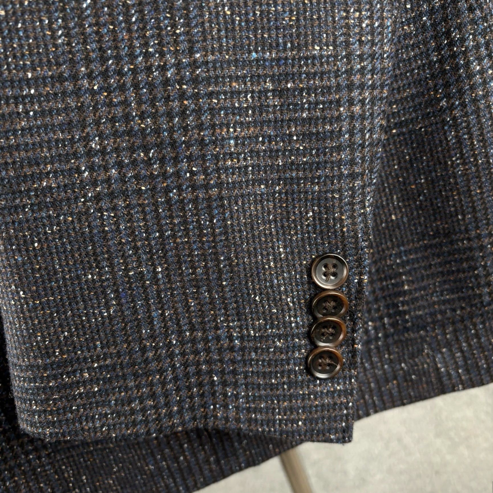 Vintage Q by Flynt Men Sport Coat Single-Breasted 2-Button Tweed Silk Wool Charcoal Glen Plaid 48R Jacket Regular Fit Notch Lapel Vintage? No (adjusted) Size US M / EU 48-50 / 2 - 5 Thumbnail