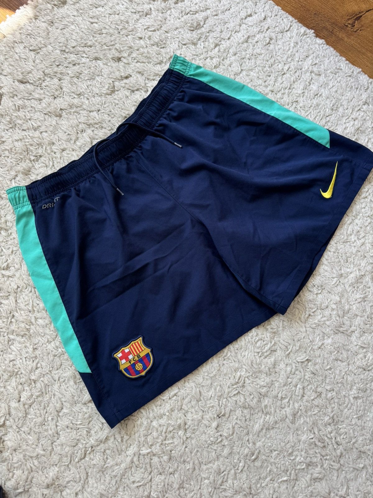 Nike Barcelona 2010-2011 Away Soccer Shorts Football Jersey Kit Size US 32 / EU 48 - 4 Thumbnail