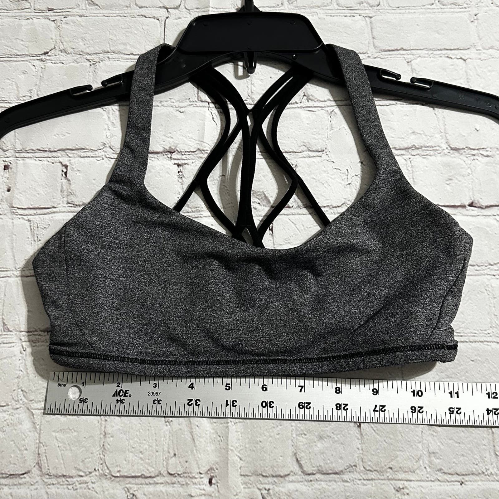 Lululemon lululemon sports bra size 4 Size S / US 4 / IT 40 - 4 Thumbnail