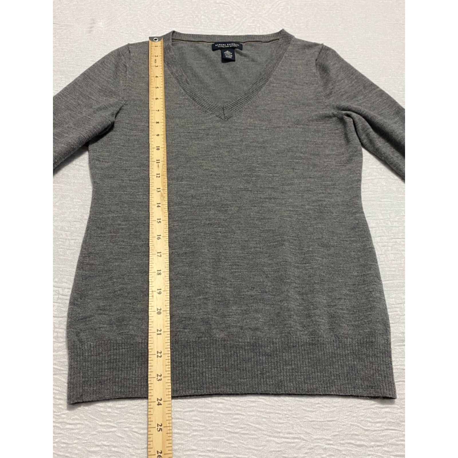 Banana Republic Banana Republic Sweater Pullover Mens Size M Gray V Neck Merino Wool Blend Knit Lightweight Business Casual Formal Party/Cocktail Size US M / EU 48-50 / 2 - 6 Thumbnail