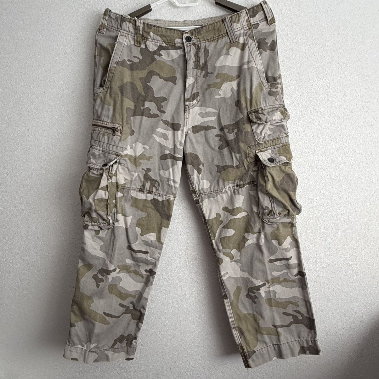 Other No Boundaries Beige Camo Cargo Pants Men’s 36x30 Pocket Size US 36 / EU 52 - 1 Thumbnail