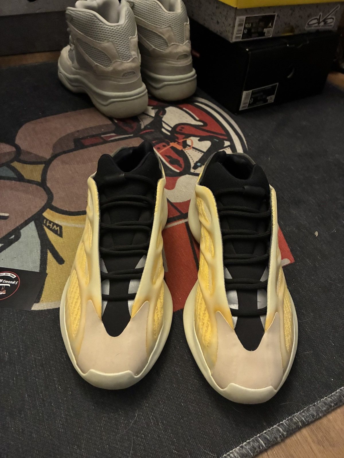 Yeezy Yeezy 700 mono safflower Size US 9 / EU 42 - 4 Thumbnail