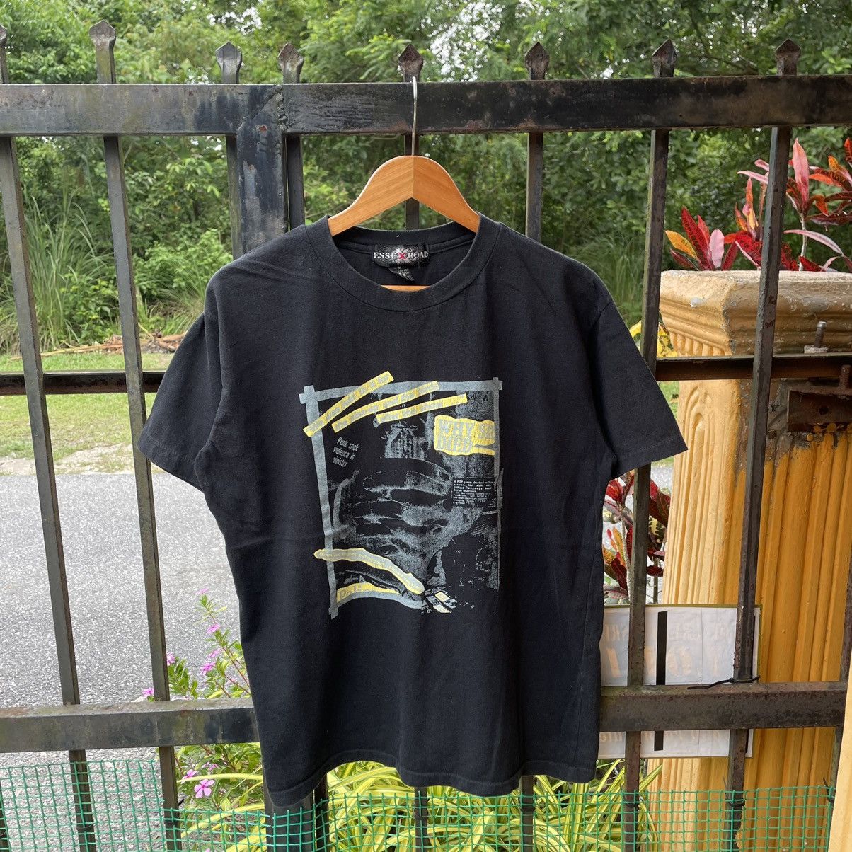 Untitled Artworks 🔥Vintage 90s EsseXroad Graphic Of Punk Violence Tee Size US L / EU 52-54 / 3 - 1 Thumbnail