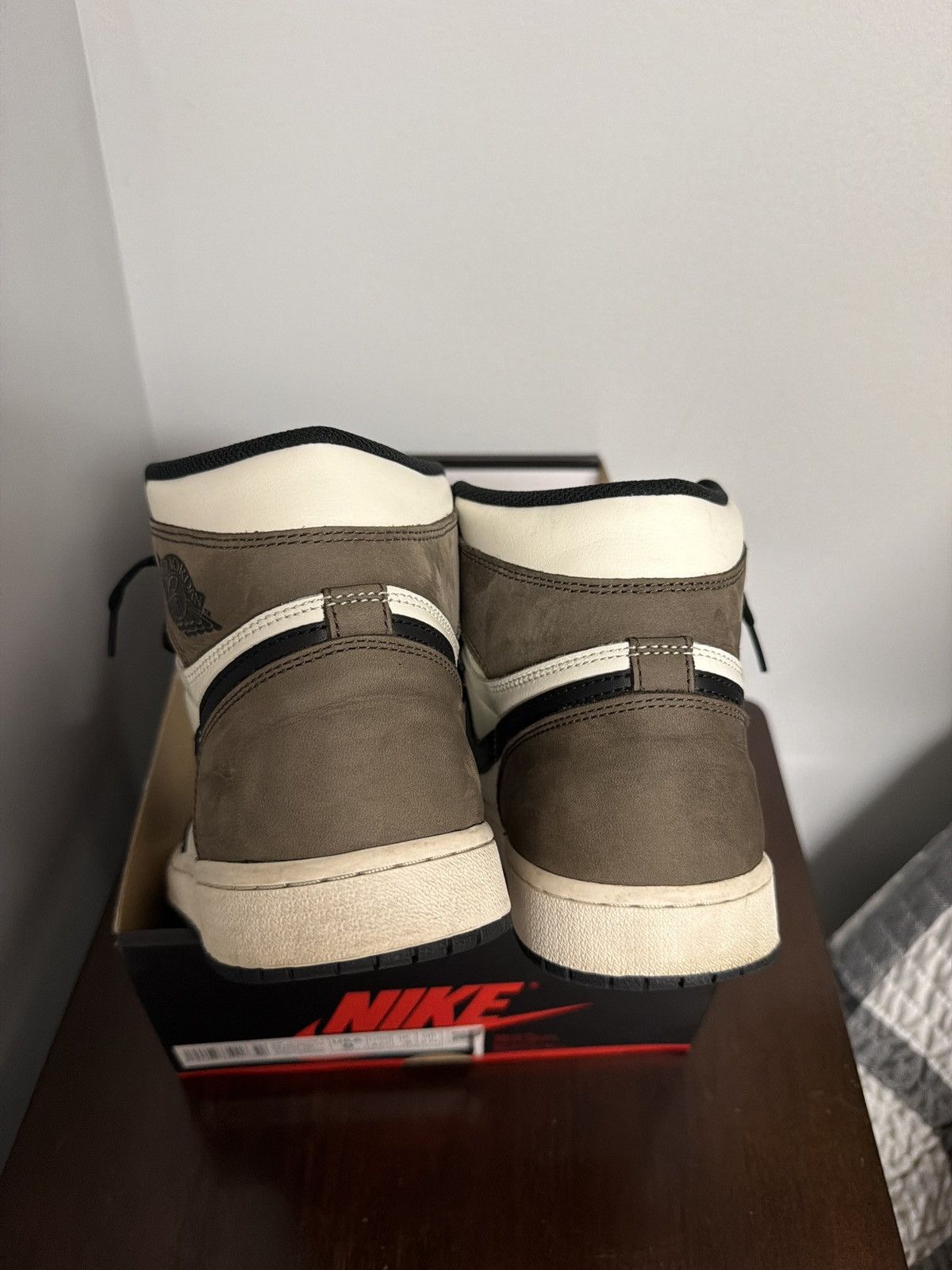 Jordan Brand Size 9 Mocha 1s worn once Size US 9 / EU 42 - 8 Thumbnail