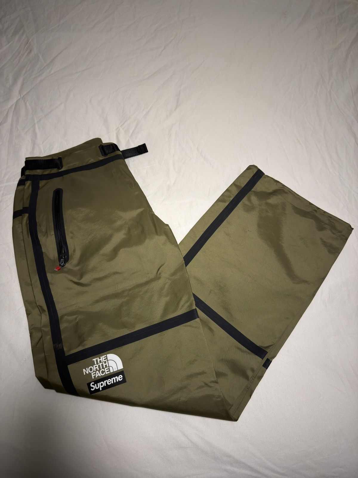 Supreme The North Face Summit Series Outer Tape Seam Pants